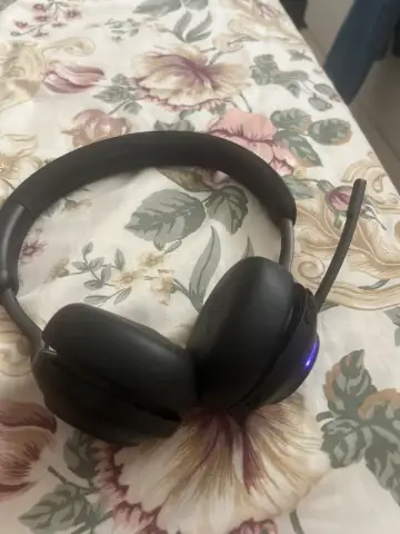 Over-ear gaming headset with boom microphone